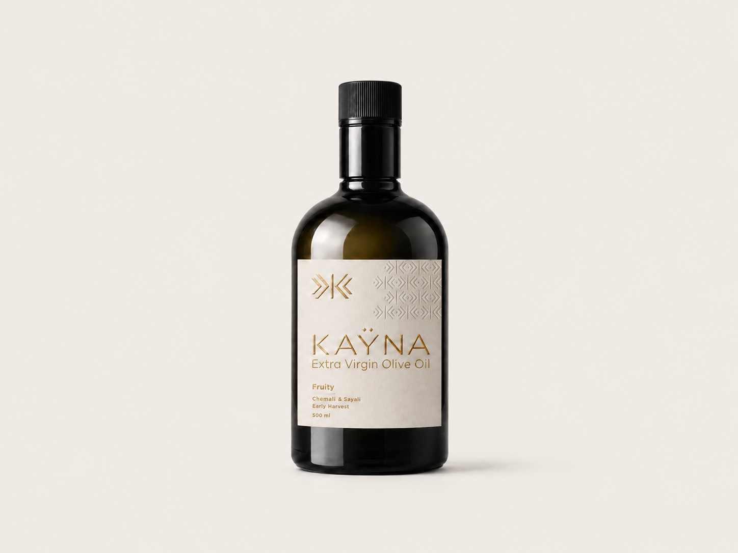 Bouteille KAŸNA Fruity — huile d'olive extra vierge, assemblage Chemlali & Sayali, étiquette ivoire chaud
