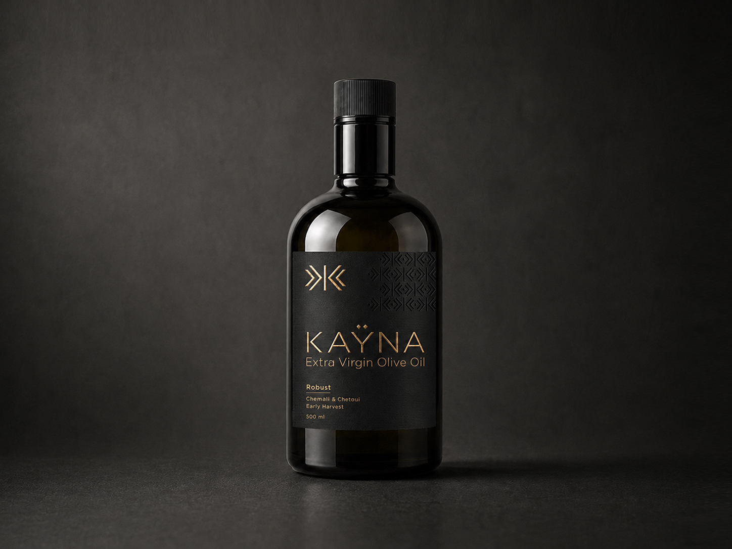 KAŸNA Robust — huile d'olive extra vierge, assemblage Chemlali & Chetoui, bouteille noir profond