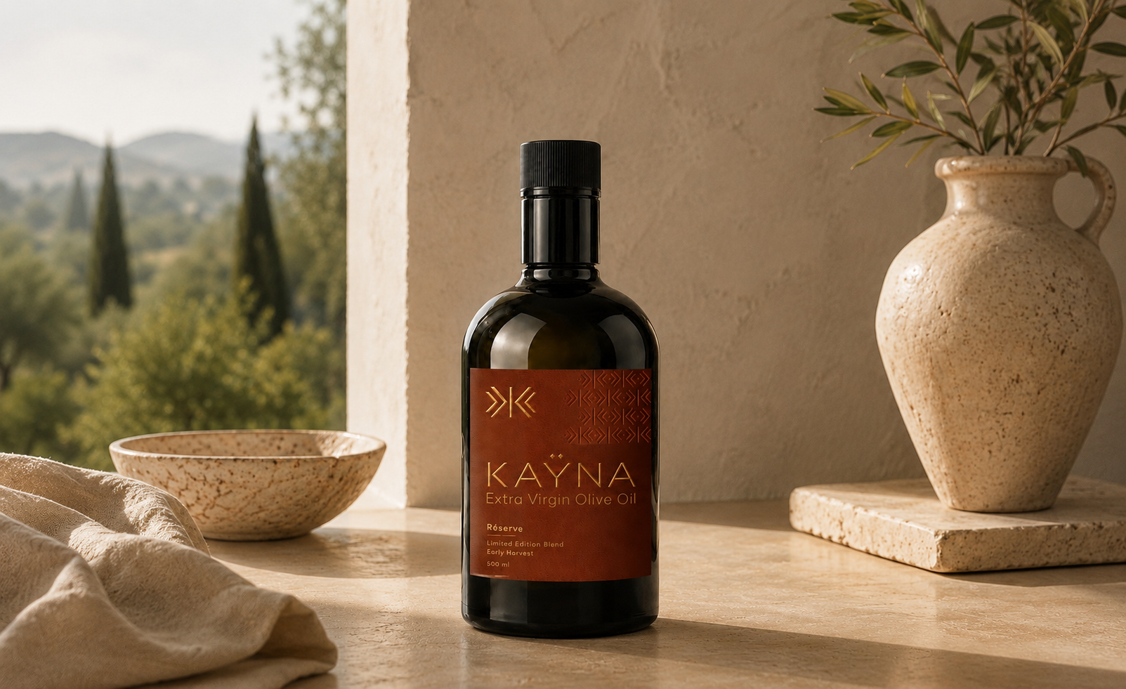 Bouteille KAŸNA Réserve dans un intérieur aux matières chaudes, ambiance confidentielle
